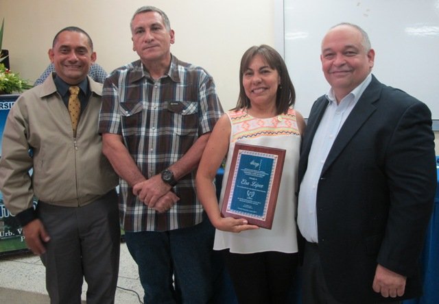 Elsa López (25 años de servicio)